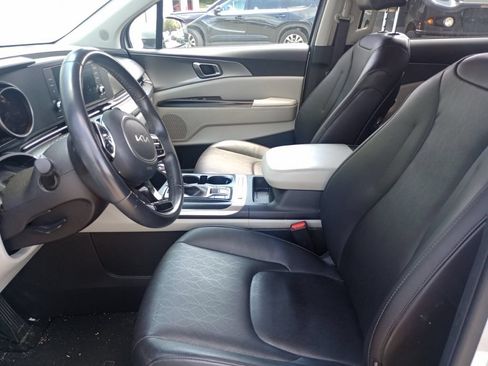 Used 2022 Kia Carnival LX FWD image 9