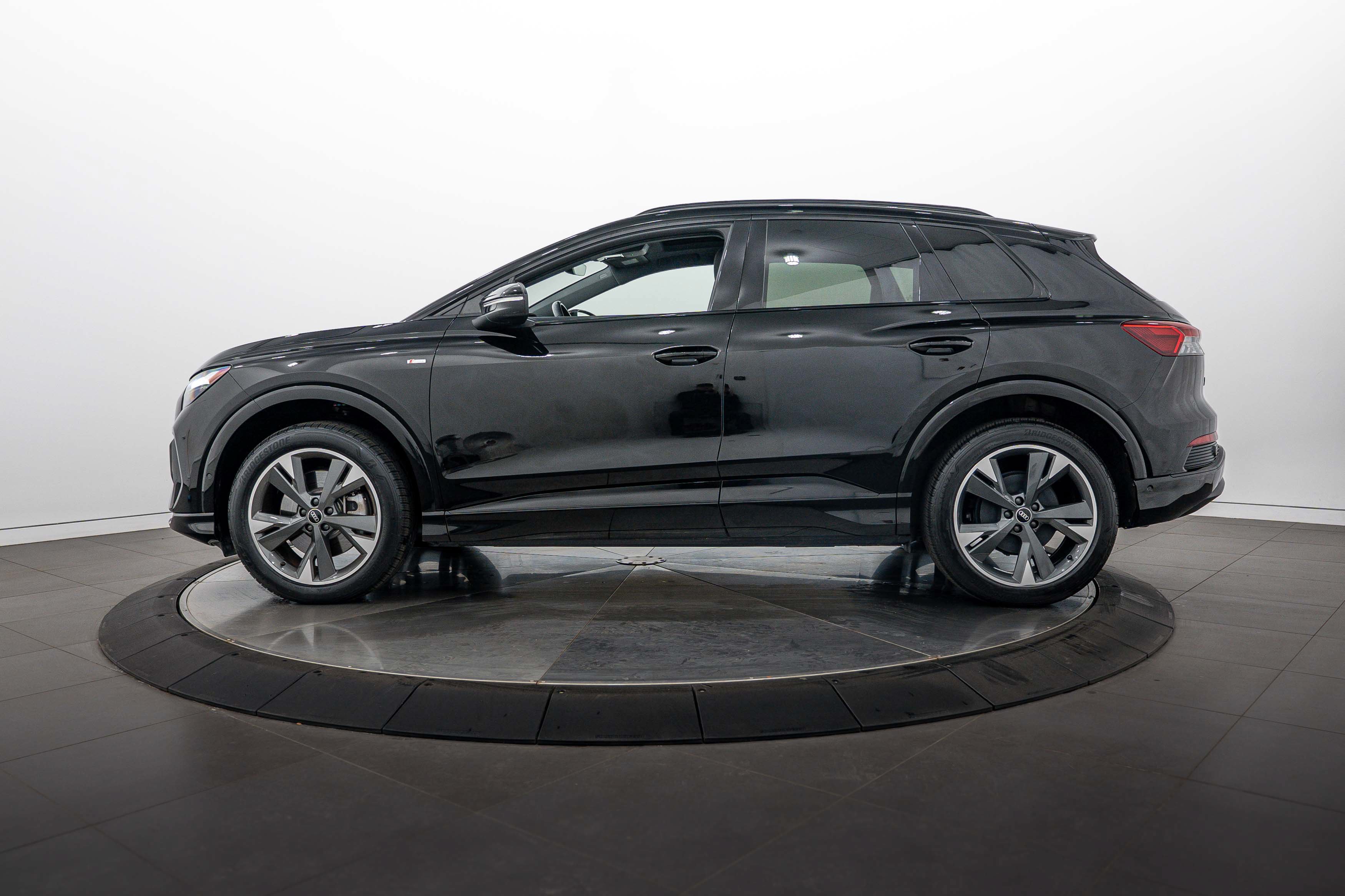 Certified 2023 Audi Q4 e-tron Premium Plus w/ Premium Plus AWD/4WD image 6