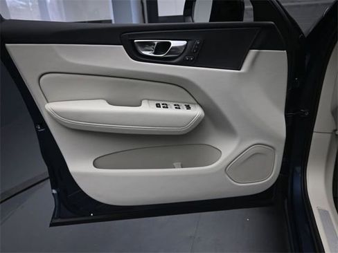 New 2025 Volvo XC60 B5 Core image 18