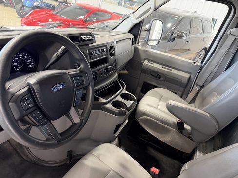 Used 2021 Ford E-450 and Econoline 450 Super Duty w/ Power Windows & Locks Group image 8