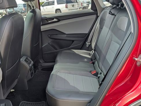 Used 2022 Volkswagen Taos SE w/ Panoramic Sunroof Package image 24