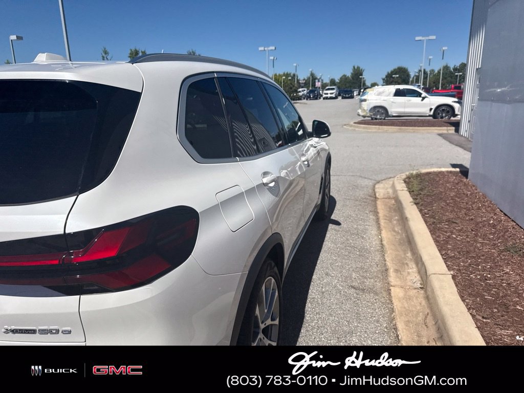 Used 2025 BMW X5 xDrive50e w/ Climate Comfort Package AWD/4WD image 3