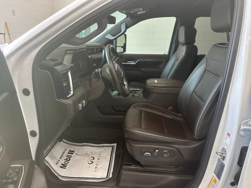 Used 2024 GMC Sierra 3500 Denali AWD/4WD image 9
