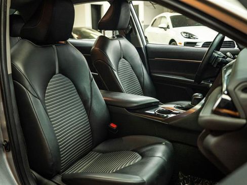 Used 2020 Toyota Camry SE w/ Carpet Mat Package FWD image 14