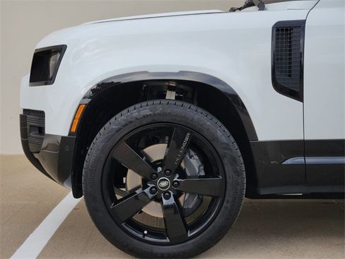 Used 2025 Land Rover Defender 130 X-Dynamic SE image 7