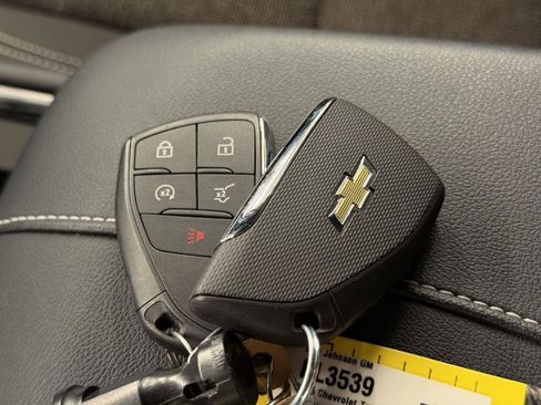 Used 2025 Chevrolet Traverse LT w/ Sun and Wheel Package AWD/4WD image 12