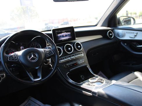 Used 2019 Mercedes-Benz GLC 300 4MATIC w/ Premium Package image 23