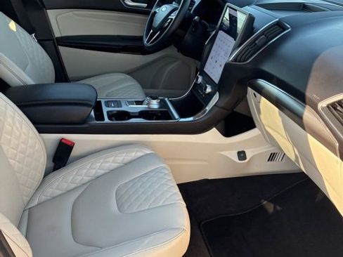 Used 2024 Ford Edge Titanium image 28