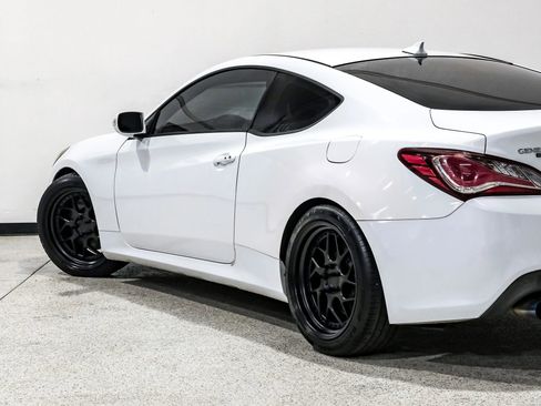 Used 2016 Hyundai Genesis Coupe 3.8 image 12