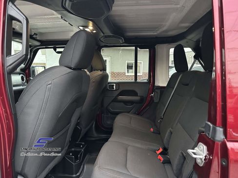 Used 2021 Jeep Wrangler Unlimited Sahara w/ Uconnect 4C Nav & Sound Group image 14