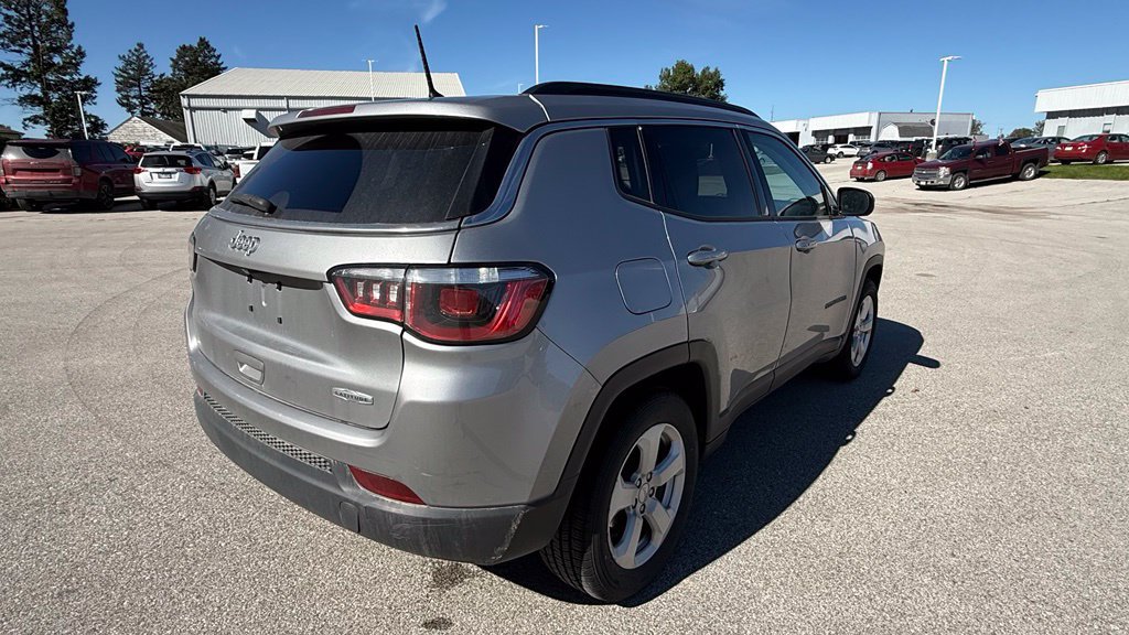 Used 2018 Jeep Compass Latitude FWD image 4