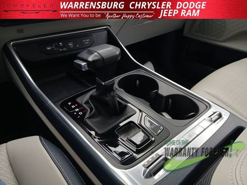 Used 2025 Kia Carnival SX Prestige image 27