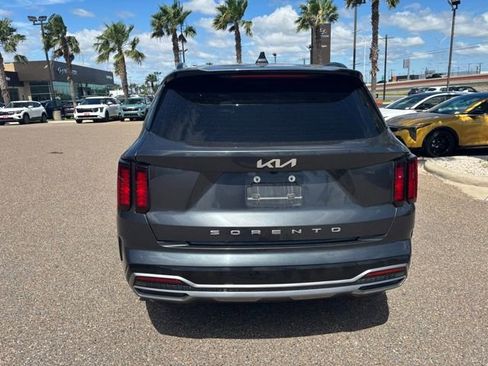 Used 2022 Kia Sorento S FWD image 5