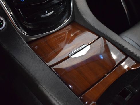 Used 2018 Cadillac Escalade Premium Luxury image 32