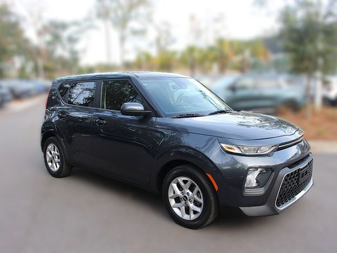 Used 2022 Kia Soul LX w/ Technology Package image 12