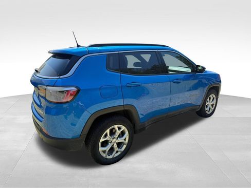 Used 2024 Jeep Compass Latitude AWD/4WD image 6