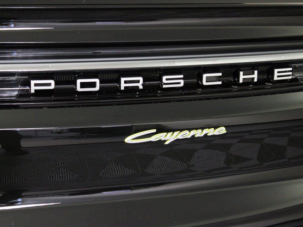 Certified 2026 Porsche Cayenne E-Hybrid Coupe AWD/4WD image 11