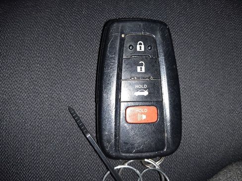 Used 2019 Toyota Camry LE w/ Sunroof Package image 32