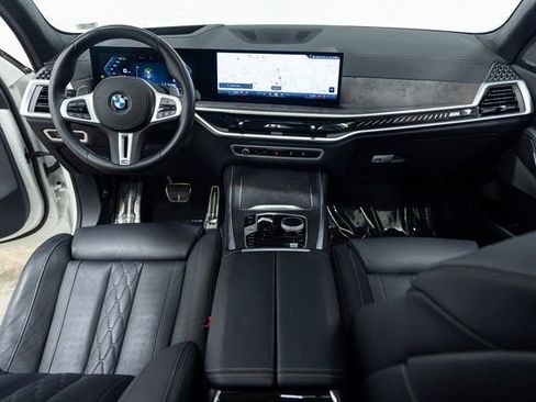 Certified 2025 BMW X7 M60i image 23