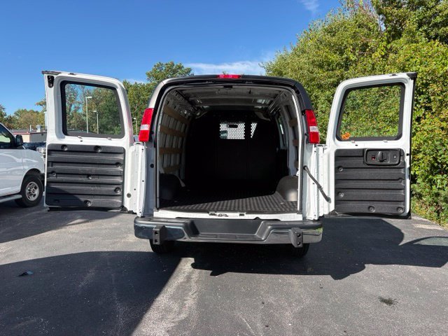 Used 2025 Chevrolet Express 2500 w/ Driver Convenience Package RWD image 8
