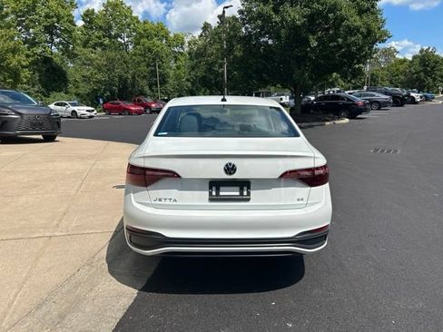 Used 2023 Volkswagen Jetta SE FWD image 6