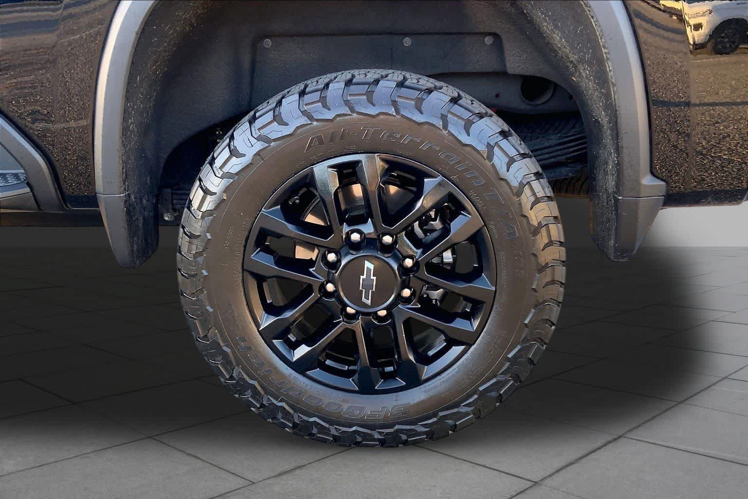 Used 2025 Chevrolet Silverado 2500 LT w/ Trail Boss Package AWD/4WD image 9