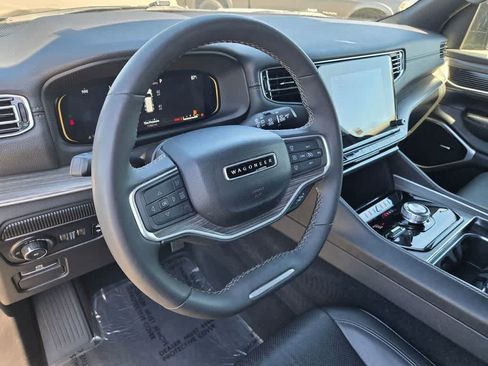 Used 2024 Jeep Wagoneer L Series II w/ Flexible Seating Group AWD/4WD image 10