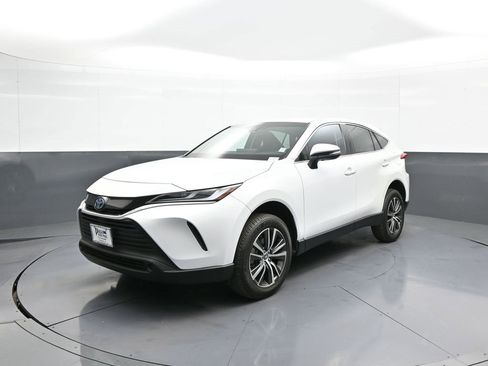 Certified 2024 Toyota Venza LE image 1