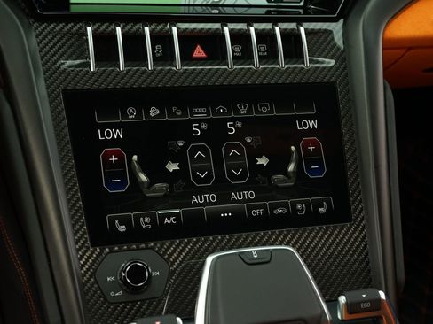 Used 2022 Lamborghini Urus image 20