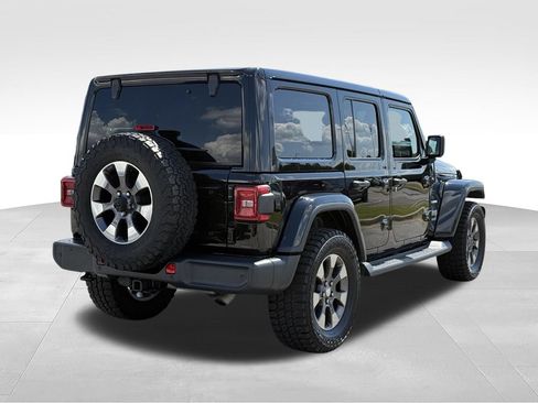 Used 2018 Jeep Wrangler Unlimited Sahara w/ Dual Top Group AWD/4WD image 27