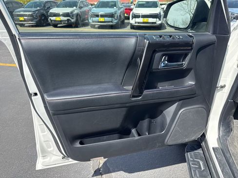 Used 2021 Toyota 4Runner TRD Off-Road Premium AWD/4WD image 10