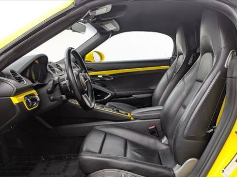 Used 2018 Porsche 718 Boxster RWD image 13