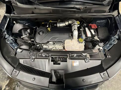 Used 2022 Chevrolet Trax LT w/ LT Convenience Package image 30