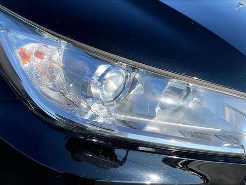 Used 2017 Toyota Highlander XLE image 27