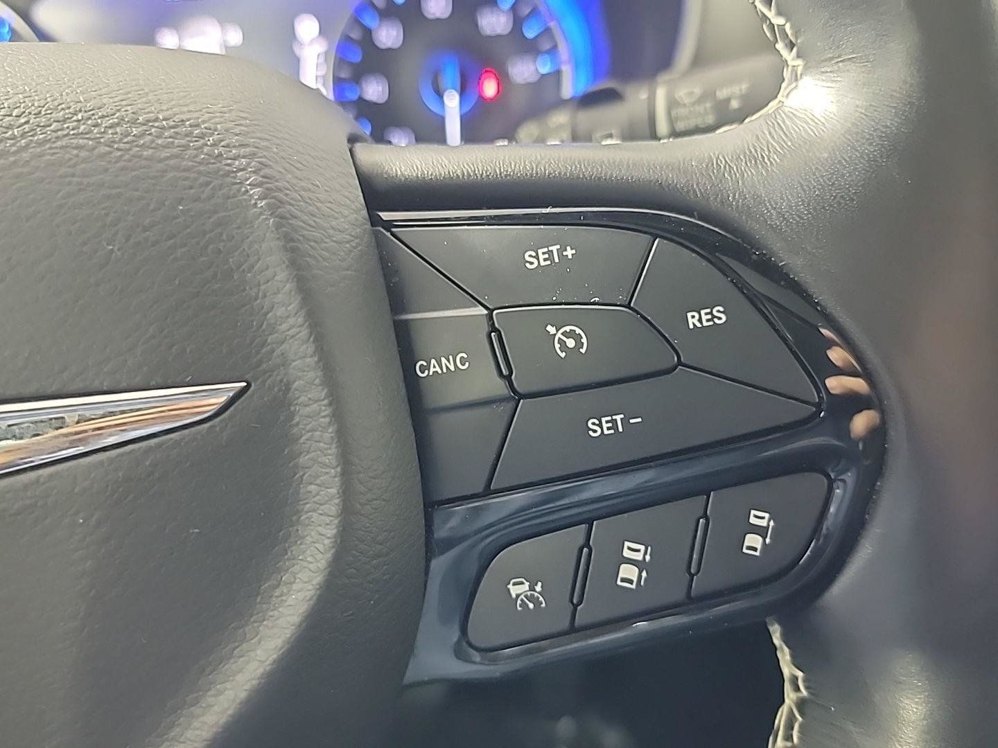 Used 2019 Chrysler Pacifica Touring-L Plus w/ Advanced Safetytec Group FWD image 30