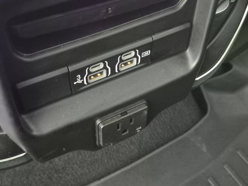 Used 2019 RAM 1500 Laramie AWD/4WD image 27