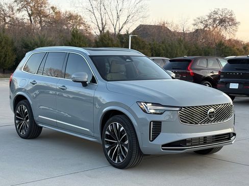 New 2026 Volvo XC90 T8 Plus image 3