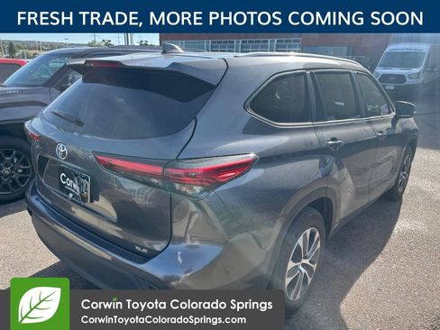 Used 2023 Toyota Highlander XLE FWD image 6