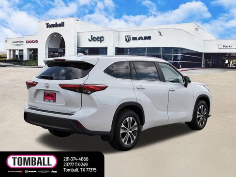 Used 2023 Toyota Highlander XLE image 7