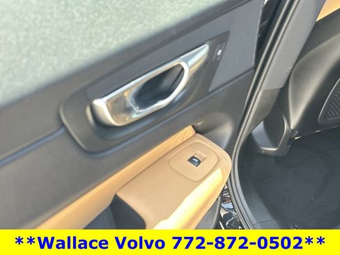 Used 2020 Volvo XC60 T5 Momentum FWD image 13