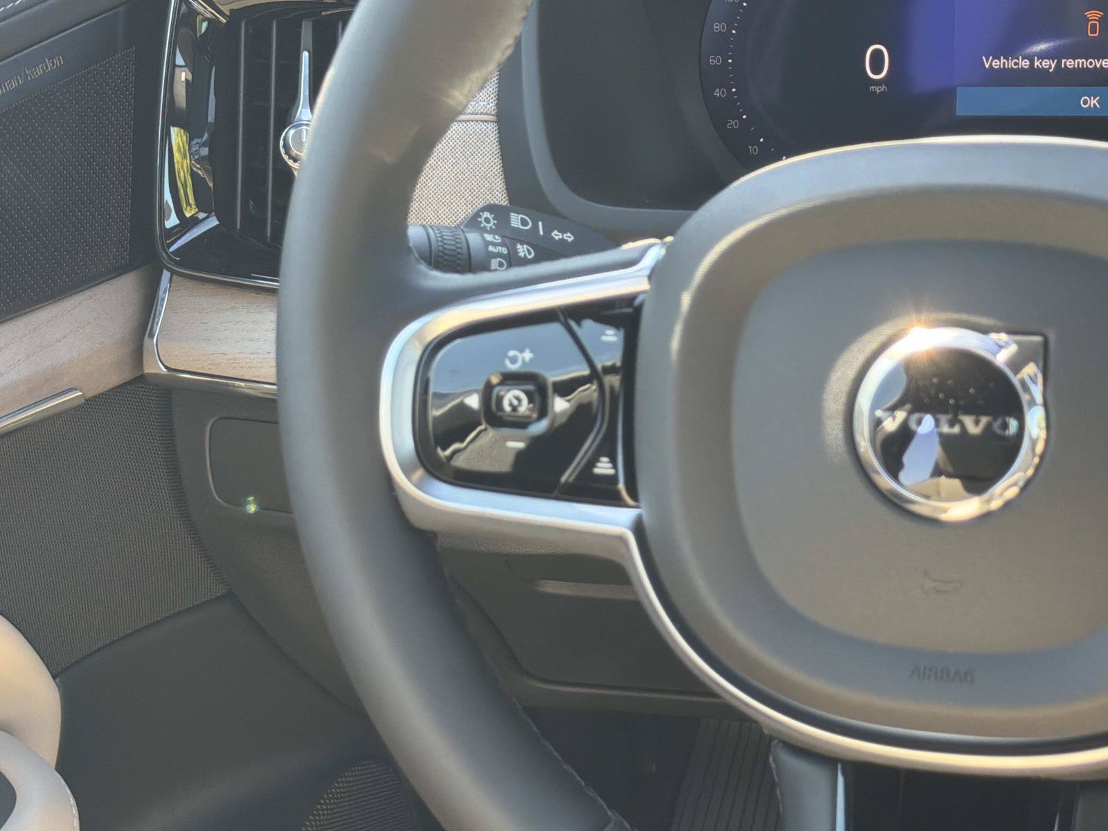 New 2027 Volvo XC90 B6 Plus AWD/4WD image 8