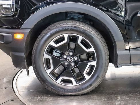 Used 2023 Ford Bronco Sport Outer Banks w/ Tech Package AWD/4WD image 9