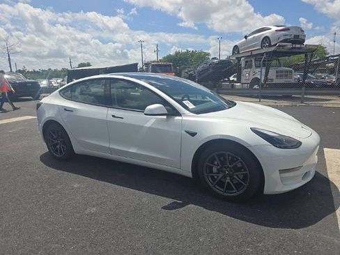 Used 2023 Tesla Model 3 Standard Range image 2