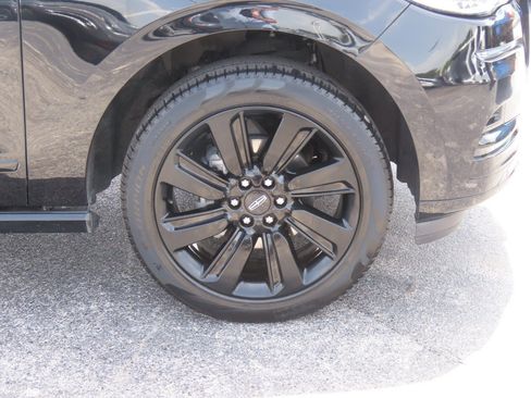 Used 2022 Lincoln Navigator L Reserve RWD image 9