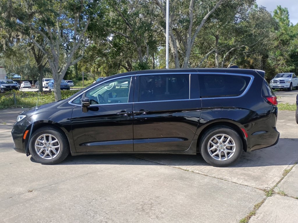 Used 2024 Chrysler Pacifica Touring-L FWD image 8