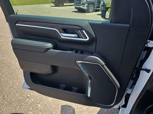 Used 2026 GMC Sierra 2500 SLT AWD/4WD image 28