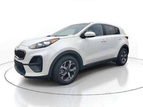 Used 2022 Kia Sportage LX image 3