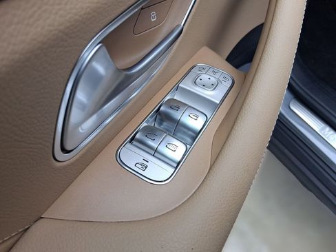 Used 2025 Mercedes-Benz GLS 450 4MATIC image 18