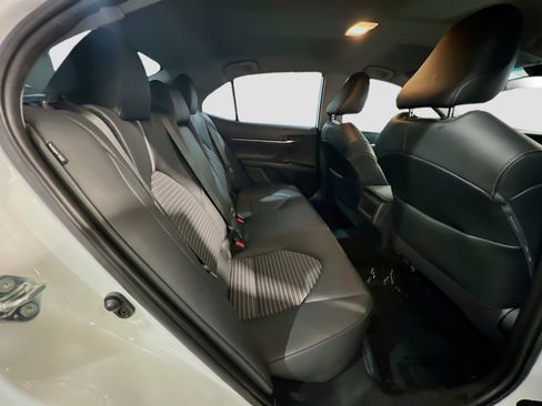 Used 2020 Toyota Camry SE w/ Carpet Mat Package FWD image 18