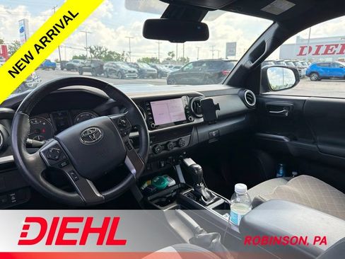 Used 2020 Toyota Tacoma TRD Sport AWD/4WD image 10